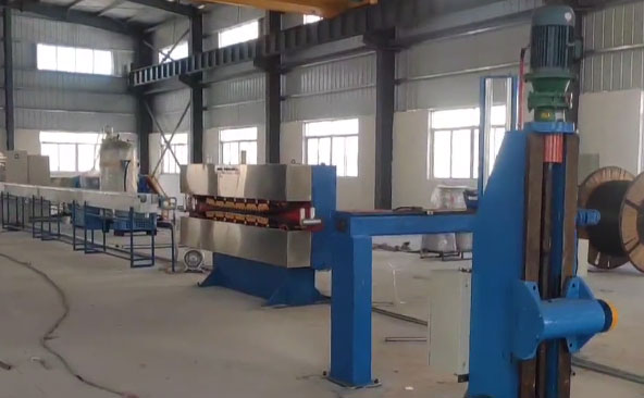 臺(tái)山市富成電線電纜有限公司設(shè)備 電線機(jī)組DX120BL-2500W型安裝現(xiàn)場(chǎng)