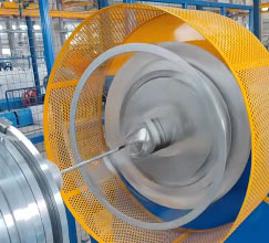 安裝在盛隆電器電纜廠 高速同心雙層鋼帶鎧裝繞包機(jī)GSTKR600型