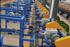 安裝在 河南明鎂鎂業(yè)科技有限公司升降式收線機SSX630型12臺 雙向調(diào)節(jié)計米機SXTM200型12臺 生產(chǎn)現(xiàn)場