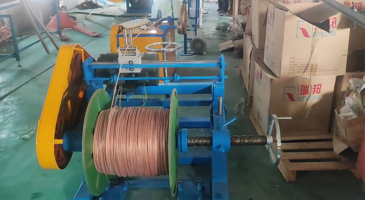 安裝在鄭州瑞邦精密機(jī)械制造有限公司電線機(jī)組DX45型生產(chǎn)現(xiàn)場(chǎng)