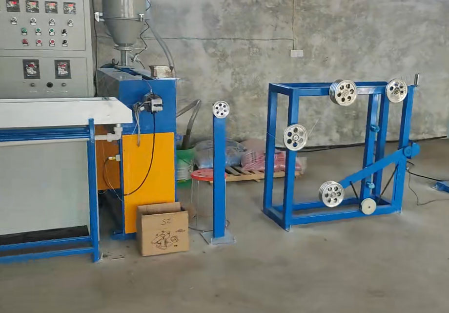 安裝在聊城志深自動(dòng)化工程有限公司電子線生產(chǎn)機(jī)組DX45/630Y型生產(chǎn)現(xiàn)場(chǎng)